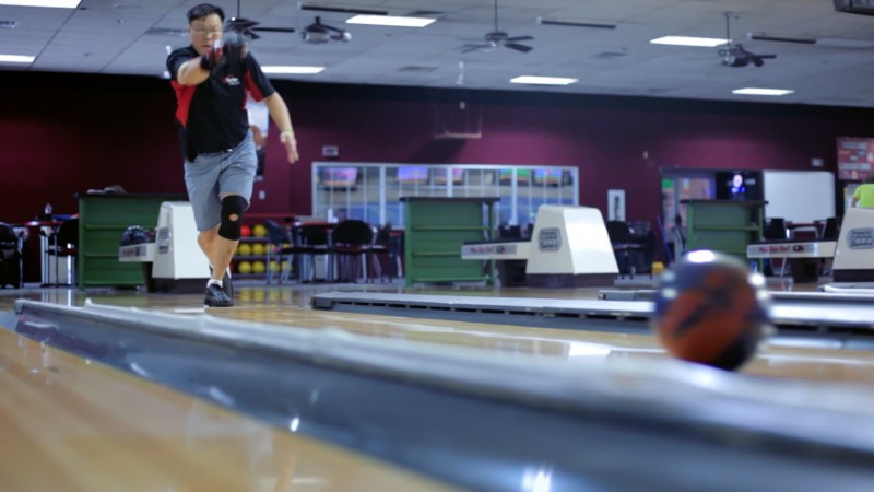 A man nearly bowls a 900.